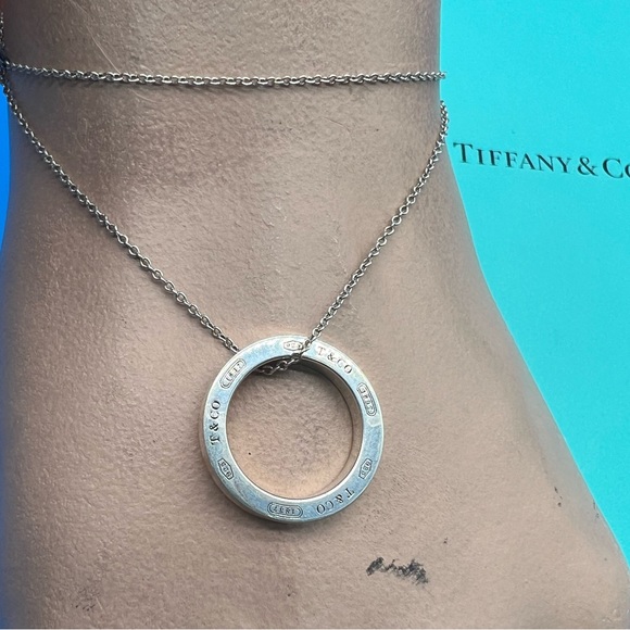 🔴Authentic TIFFANY & CO Silver Reservable T & CO 1837 Circle Pendent Necklace🔴 - Picture 2 of 10